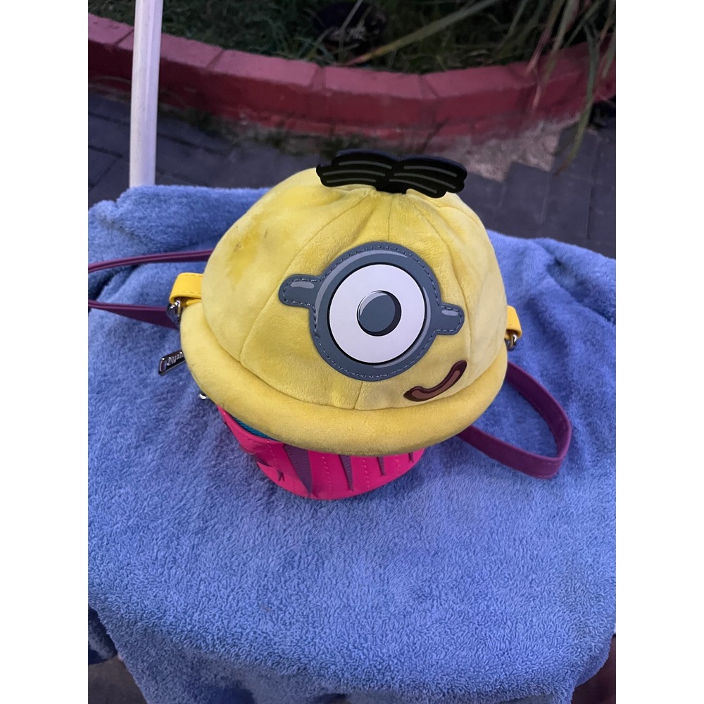 Loungefly Despicable Me Minion Cupcake Crossbody Bag Yellow Pink Plush Purse